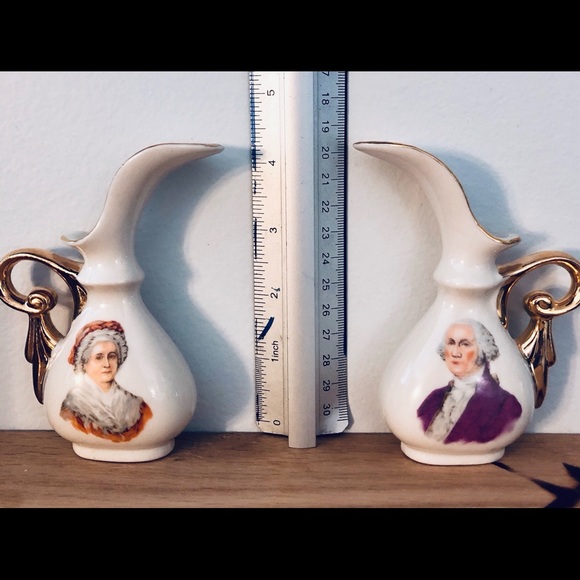 Vintage George & Martha Washington Mini Pitchers. - Picture 5 of 5